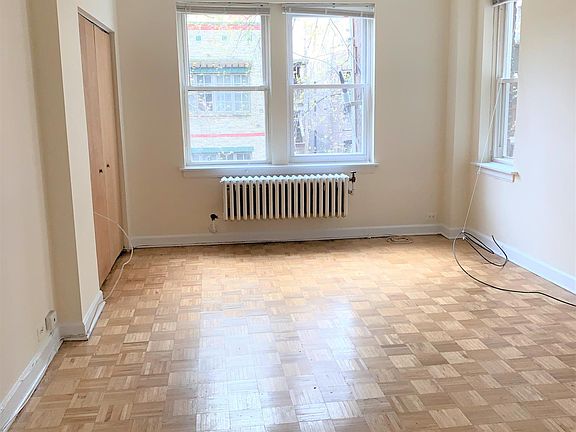 2nd image of 432 W Belmont Ave APT 209