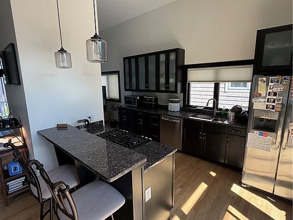 5th image of 2257 City View Dr