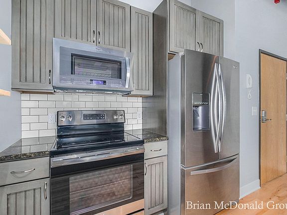 2nd image of 525 Superior St #100