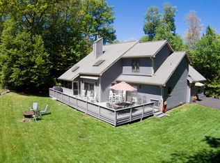 137 N Evergreen Dr, Greentown, PA 18426