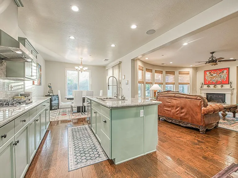 10509 N Sierra Vista Ave — Photo 12