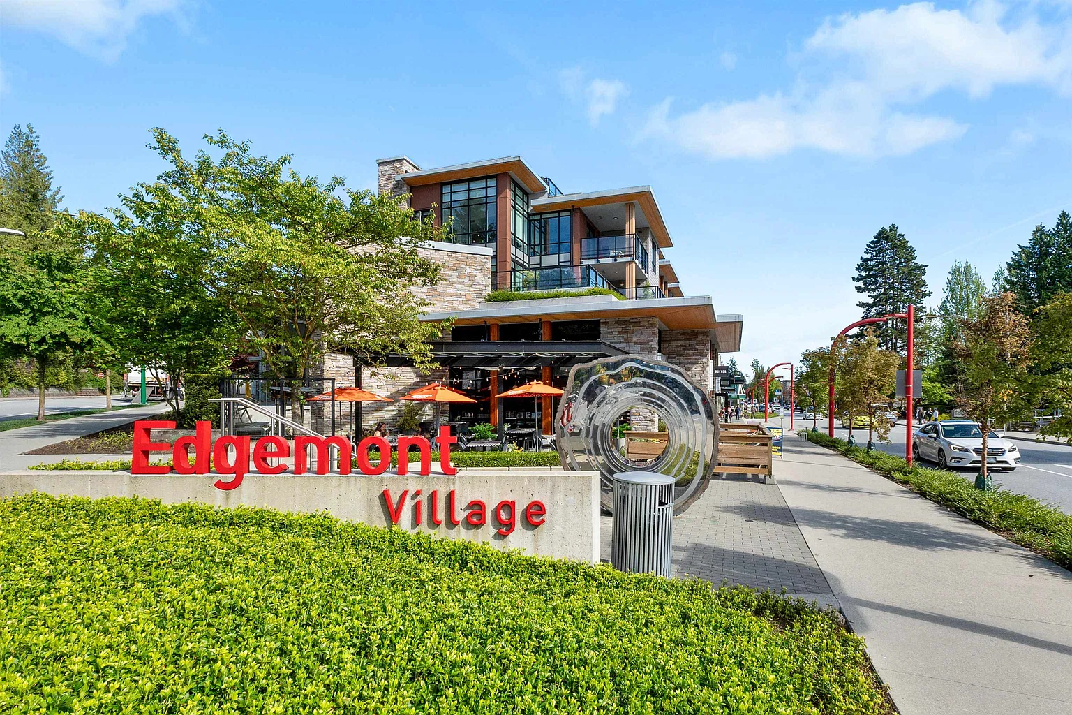3220 Connaught Cres #2 photo 1