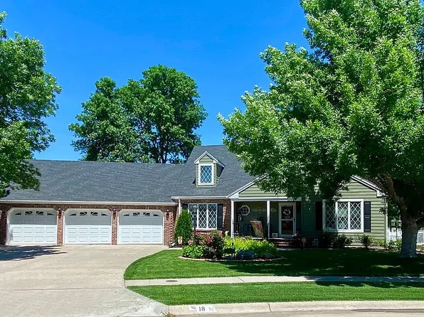 18 Kings Ct, Kearney, NE 68845