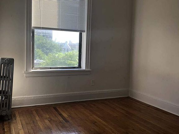 4th image of 2333 30th Ave APT D4