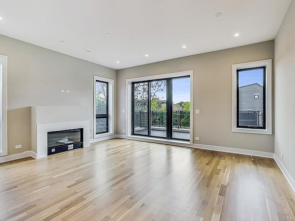 3rd image of 847 N Paulina St #3