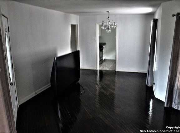 3rd image of 1128 Edison Dr