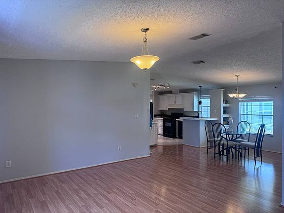5th image of 1521 Aberdeen Ln #193