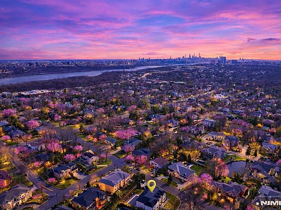 3rd image of 2 Maple St