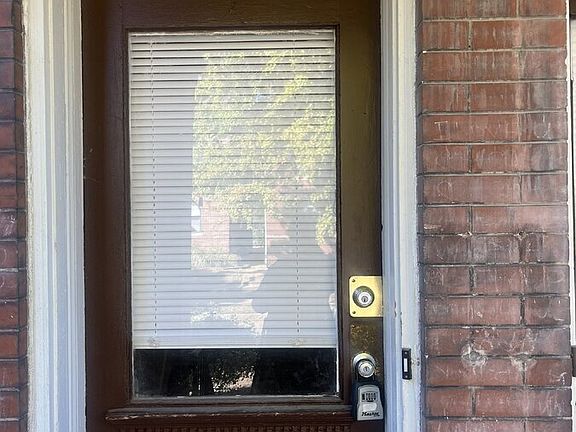 3rd image of 3824 Shenandoah Ave APT A