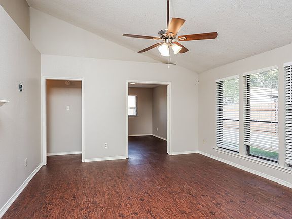 4th image of 907 Park Place Blvd