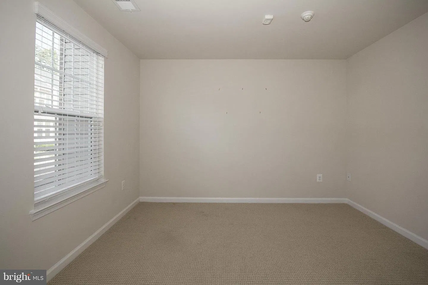 3 bed, 2.5 bath, 2096 sqft, $2,900 — Photo 3