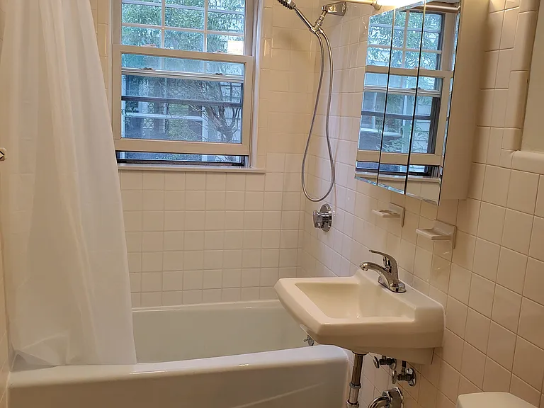 Fairview Ave — Photo 10