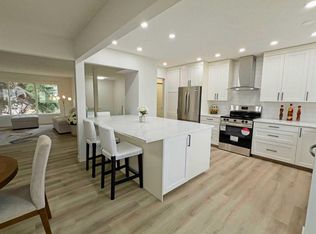 7032 W 78th St NW, Calgary, AB T3B 4H9