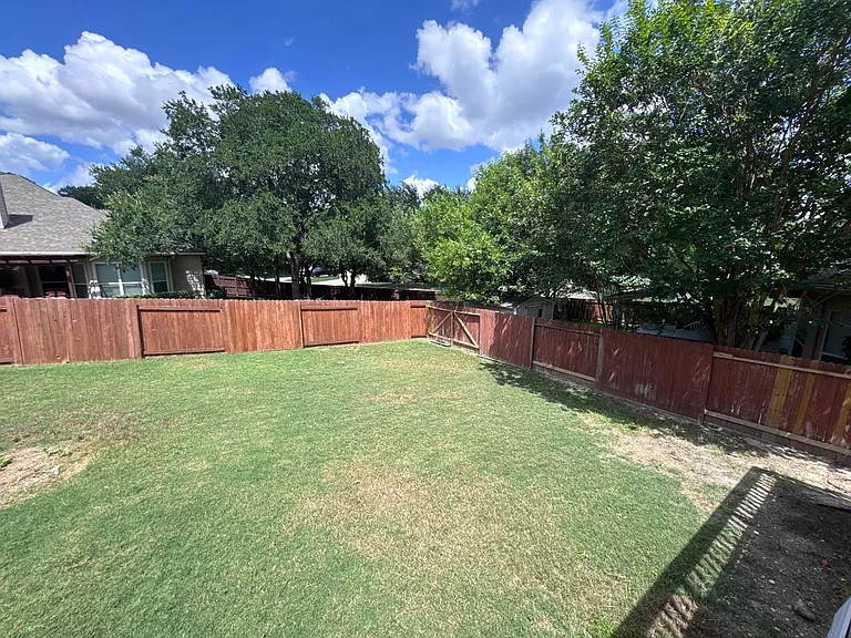 8707 Roswell Rdg — Photo 19