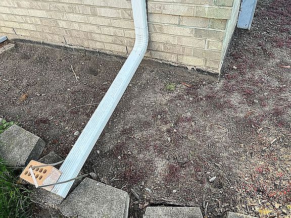 3rd image of 353 Miller St
