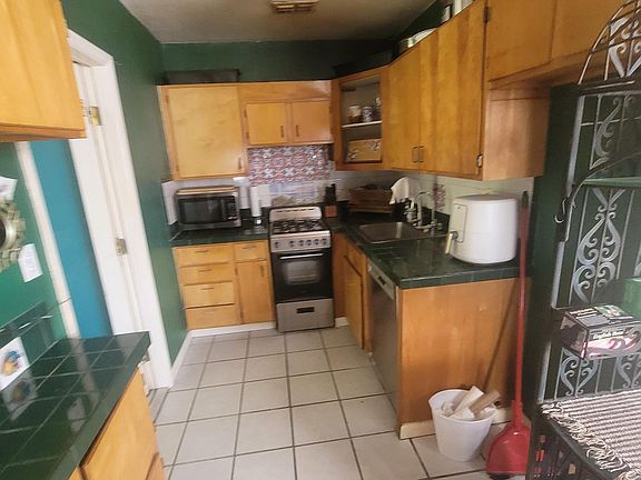 2nd image of 822 E 9th Ave