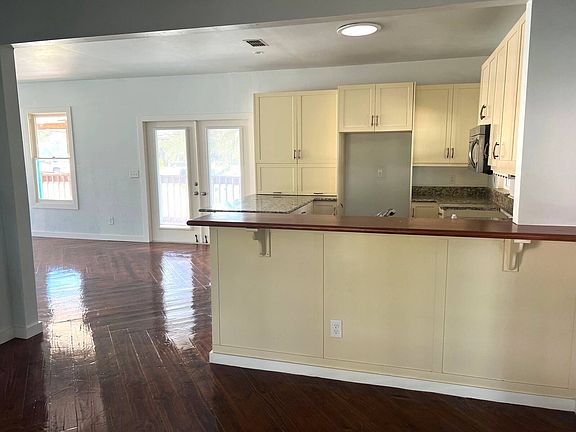 4th image of 202 Allen Ave
