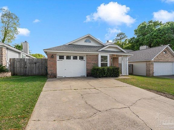 3rd image of 2081 Cambridge Cir