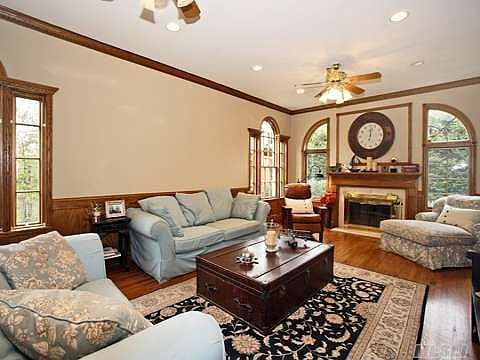 5th image of 15 Briarwood Ct