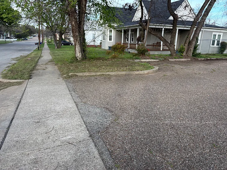 2124 Sanger Ave #104 — Photo 24