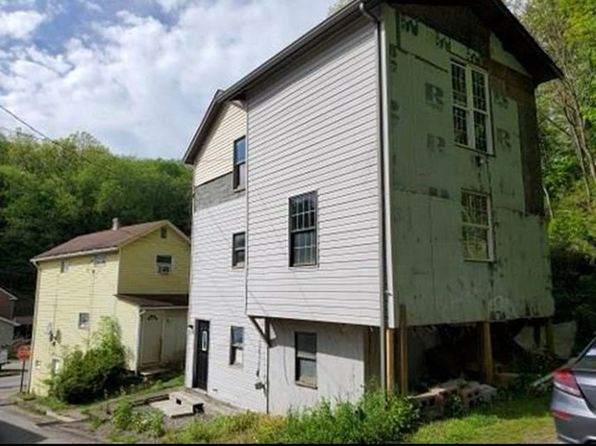 105 Swartz Rd, Leechburg, PA 15656