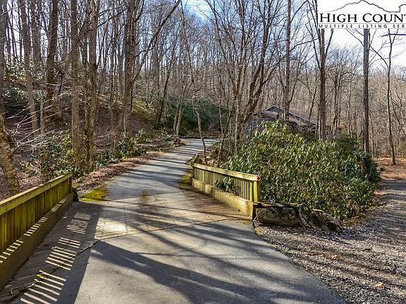 2nd image of 189 Meadowood Ln