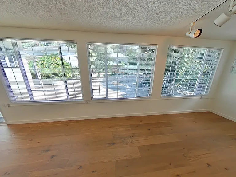 1827 Oakwood Ave — Photo 5