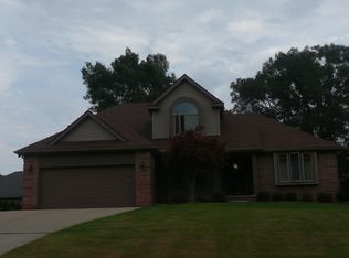 10987 Eagle Cove Dr, South Lyon, MI 48178