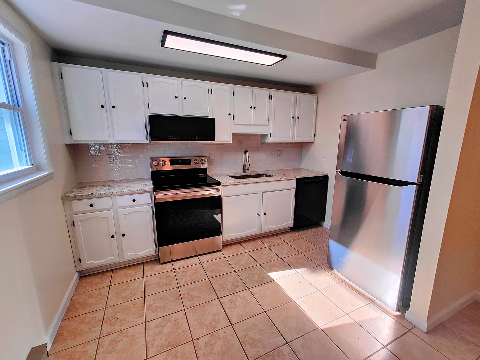 2 bed, 1020 sqft, $1,550 — Photo 3