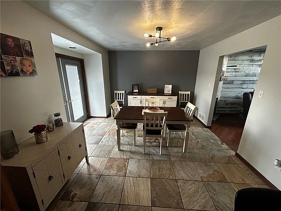 5th image of 22 Dawn Dr