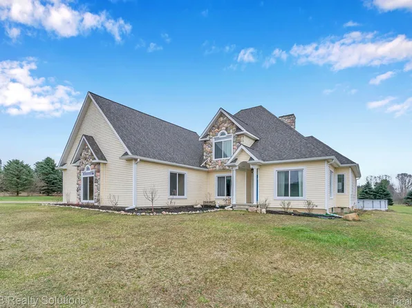 5708 Martus Rd, North Branch, MI 48461