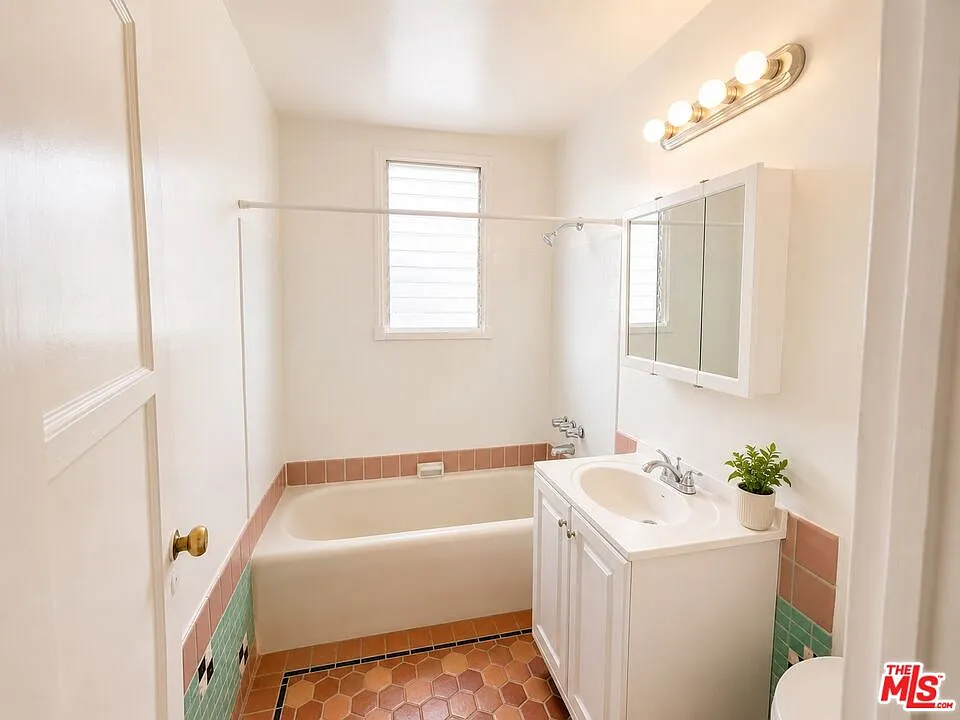 1 bed, 1.0 bath, 1100 sqft, $1,950 — Photo 4
