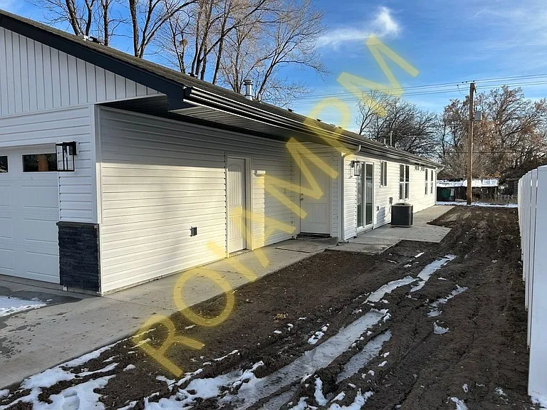 325 W Avenue F — Photo 9