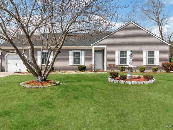 300 Creekwood Dr, Chesapeake, VA 23323