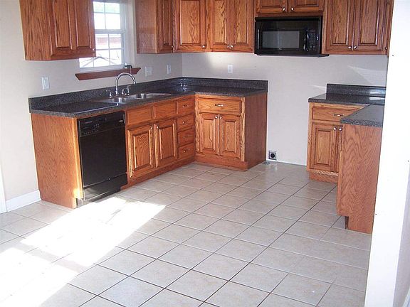 5th image of 106 E Lauren Ln
