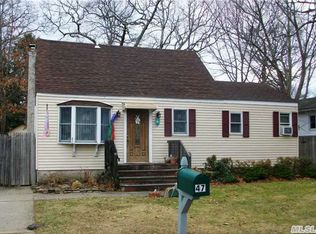 47 Beech St, Lake Grove, NY 11755