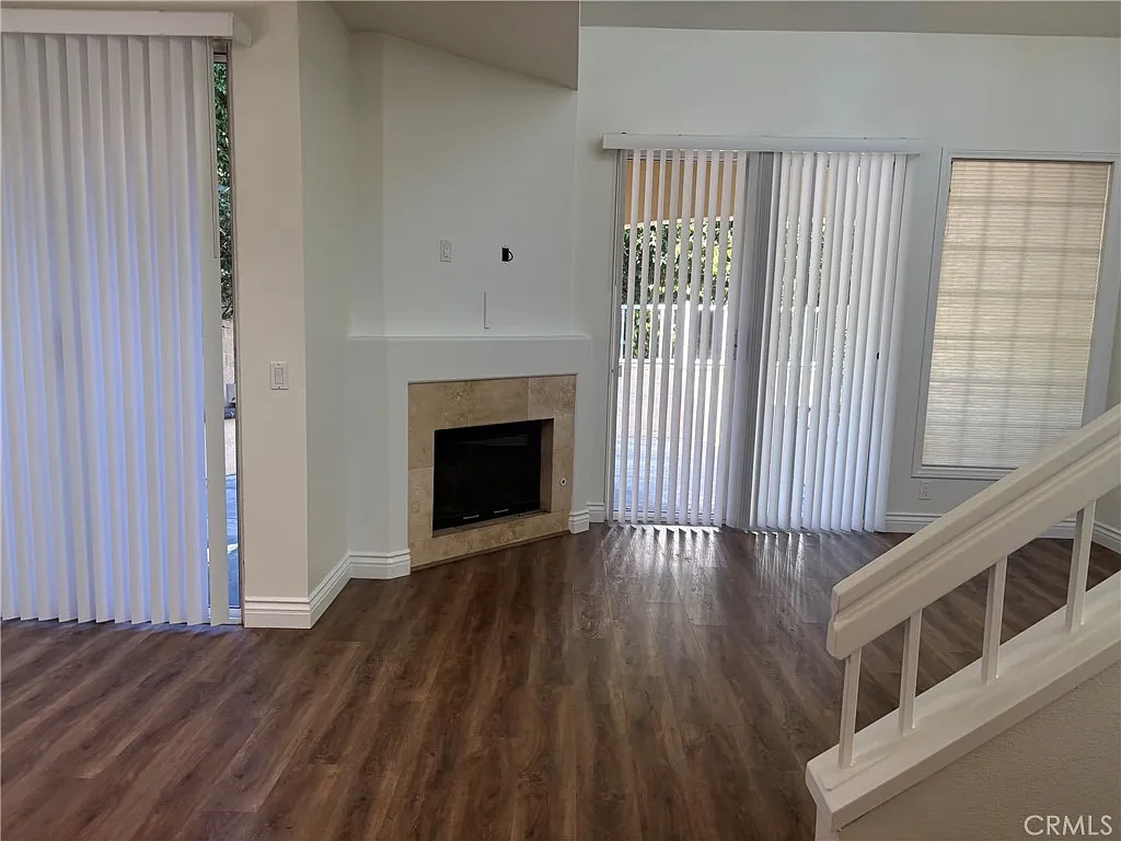 3 bed, 2.5 bath, 1362 sqft, $4,200 — Photo 3