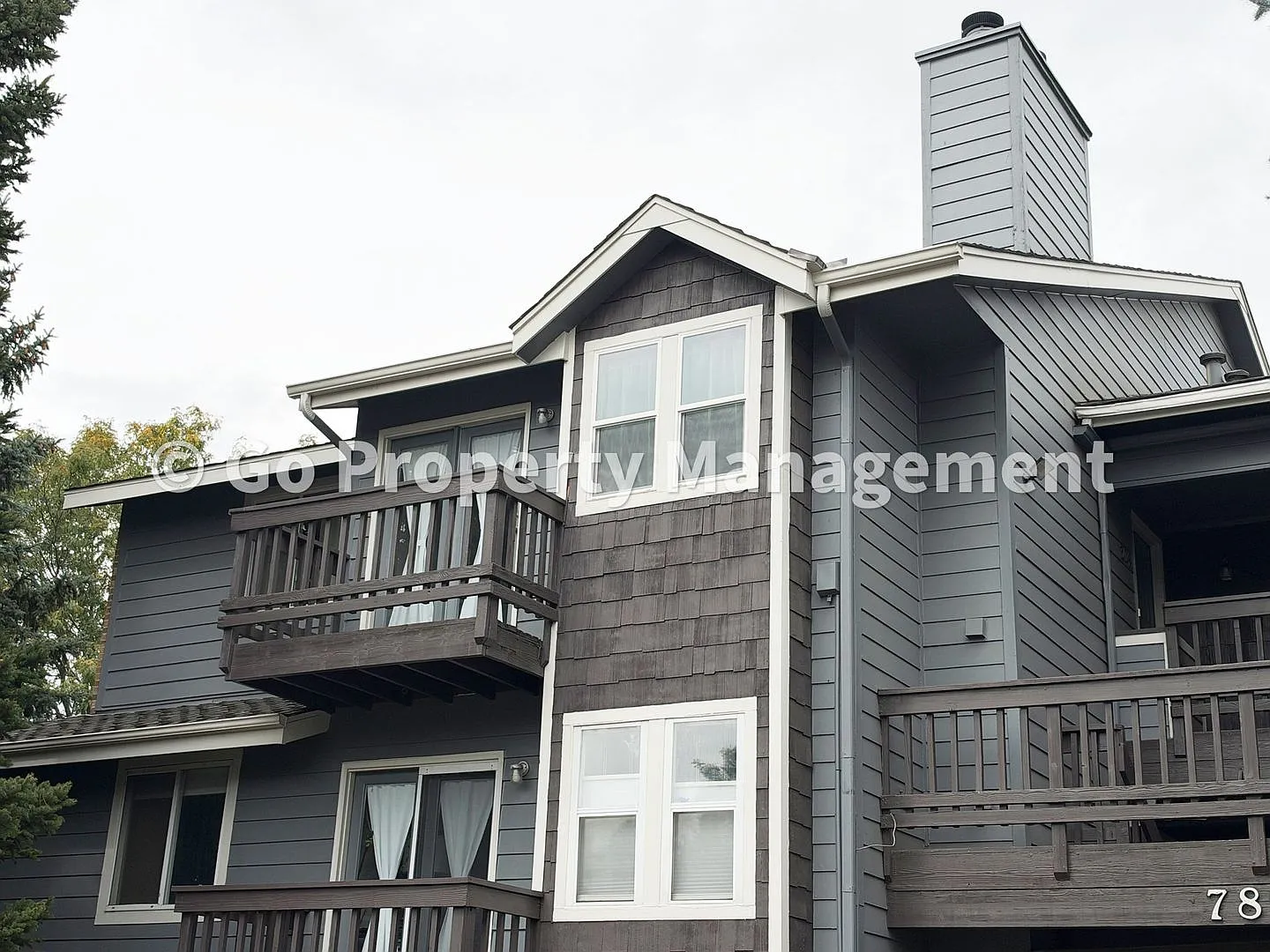 Quiet, Cute and Clean 2 Bed 1 Bath Condo on Top Floor — Photo 2