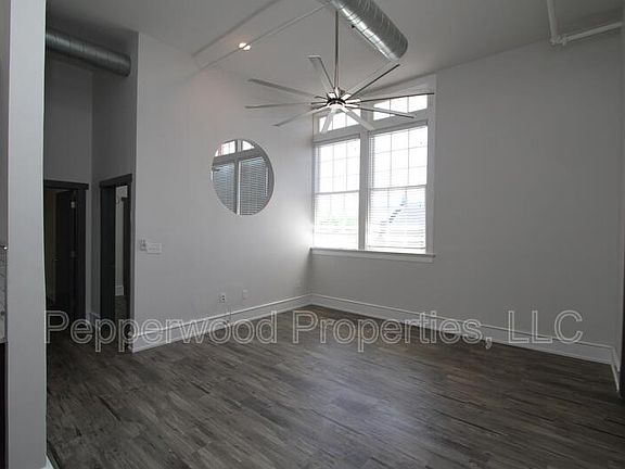 4th image of 600 Magnolia St APT 200