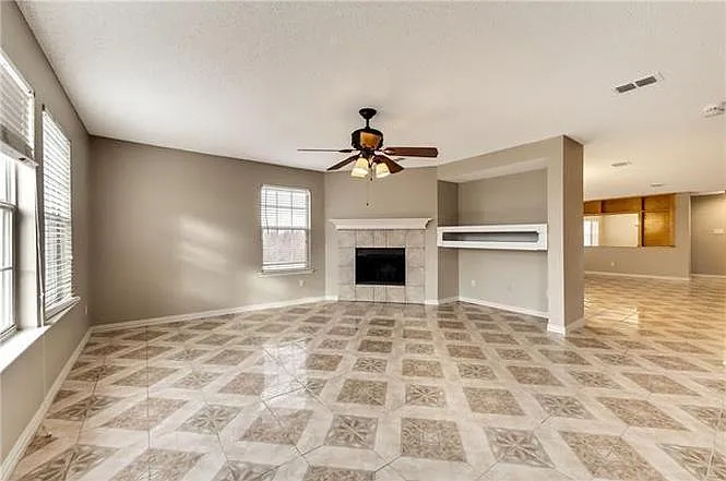 5 bed, 3991 sqft, $3,195 — Photo 2