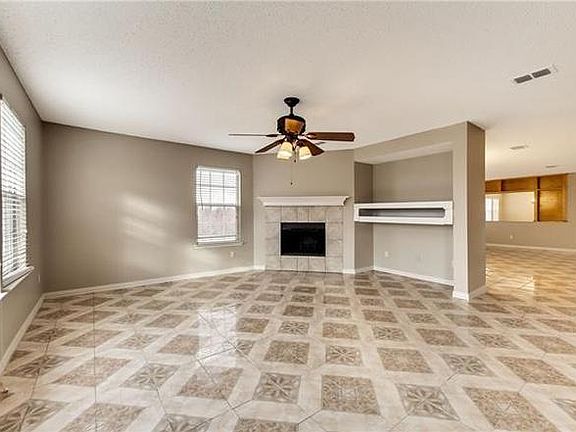 2nd image of 1676 Crown Point Dr