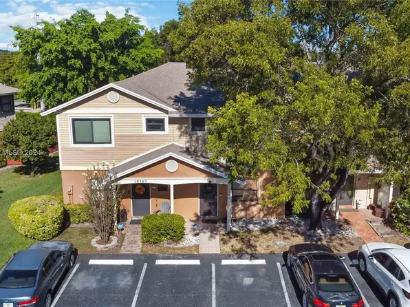10561 NW 8th St, Pembroke Pines, FL 33026
