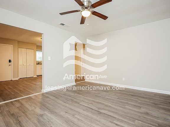 1623695_005_living_room_13645042.jpg