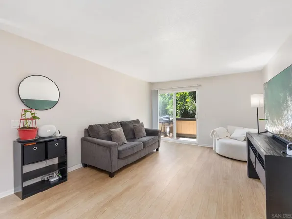 868 E Alvarado St APT 28, Fallbrook, CA 92028