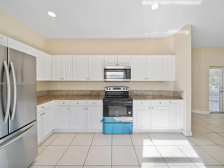 3641 NE 4th St — Photo 9