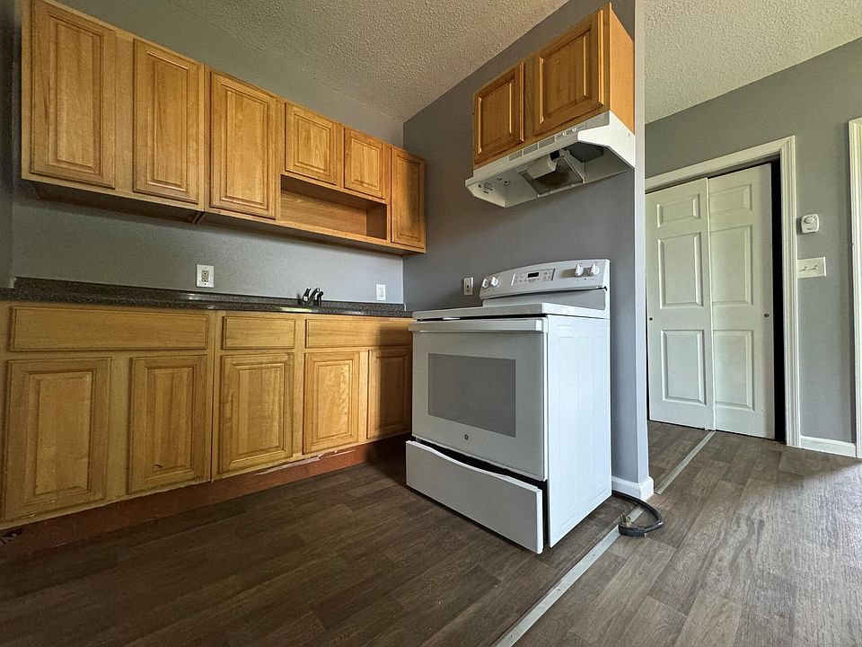 2nd image of 1080 Broad St