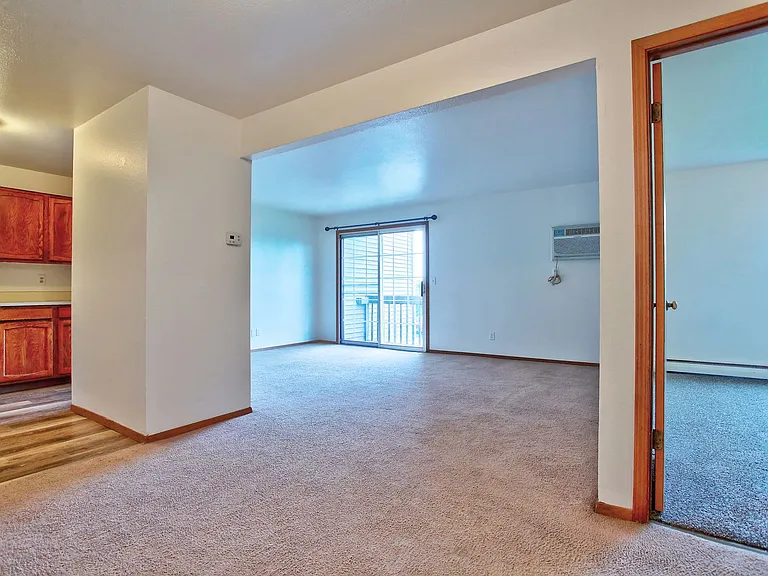 1019 Abbey Ct #8 — Photo 5