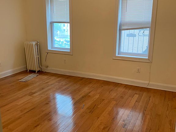 5th image of 15 Gifford Ave