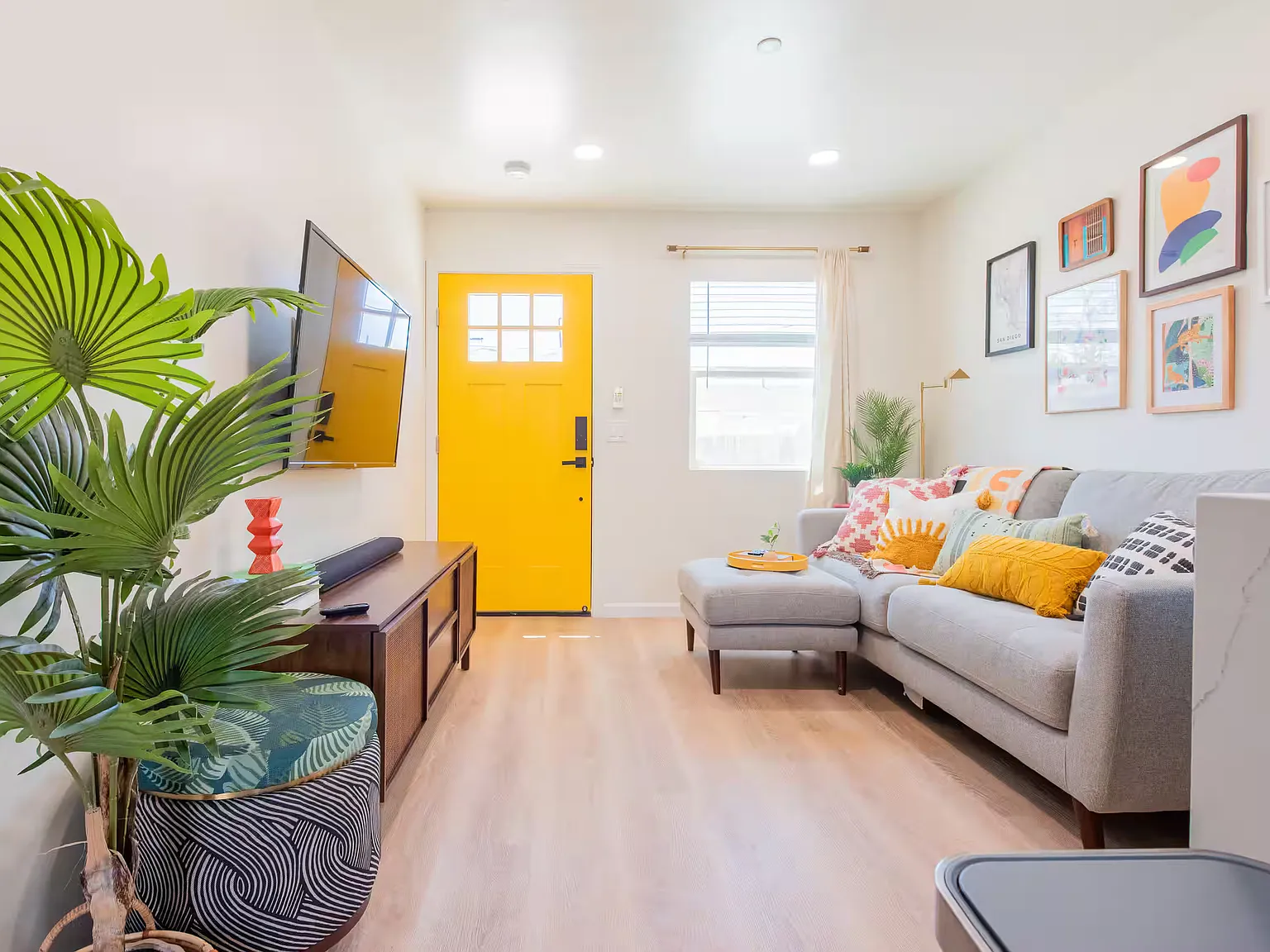 1 bed, 400 sqft, $2,400 — Photo 3