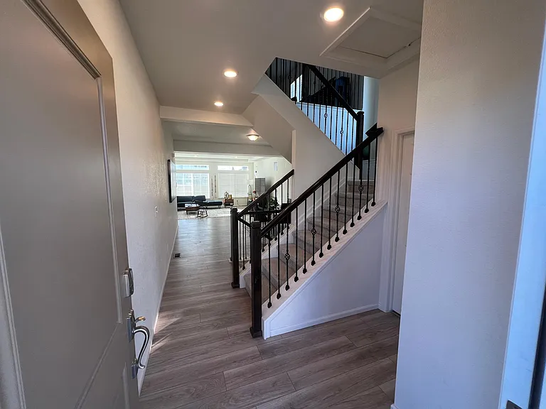 1046 Magnolia St — Photo 2